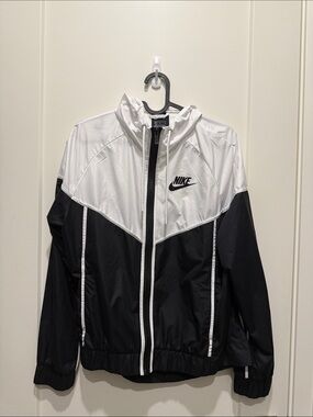 Nike Black and White Hooded Running/Windbreaker Jacket